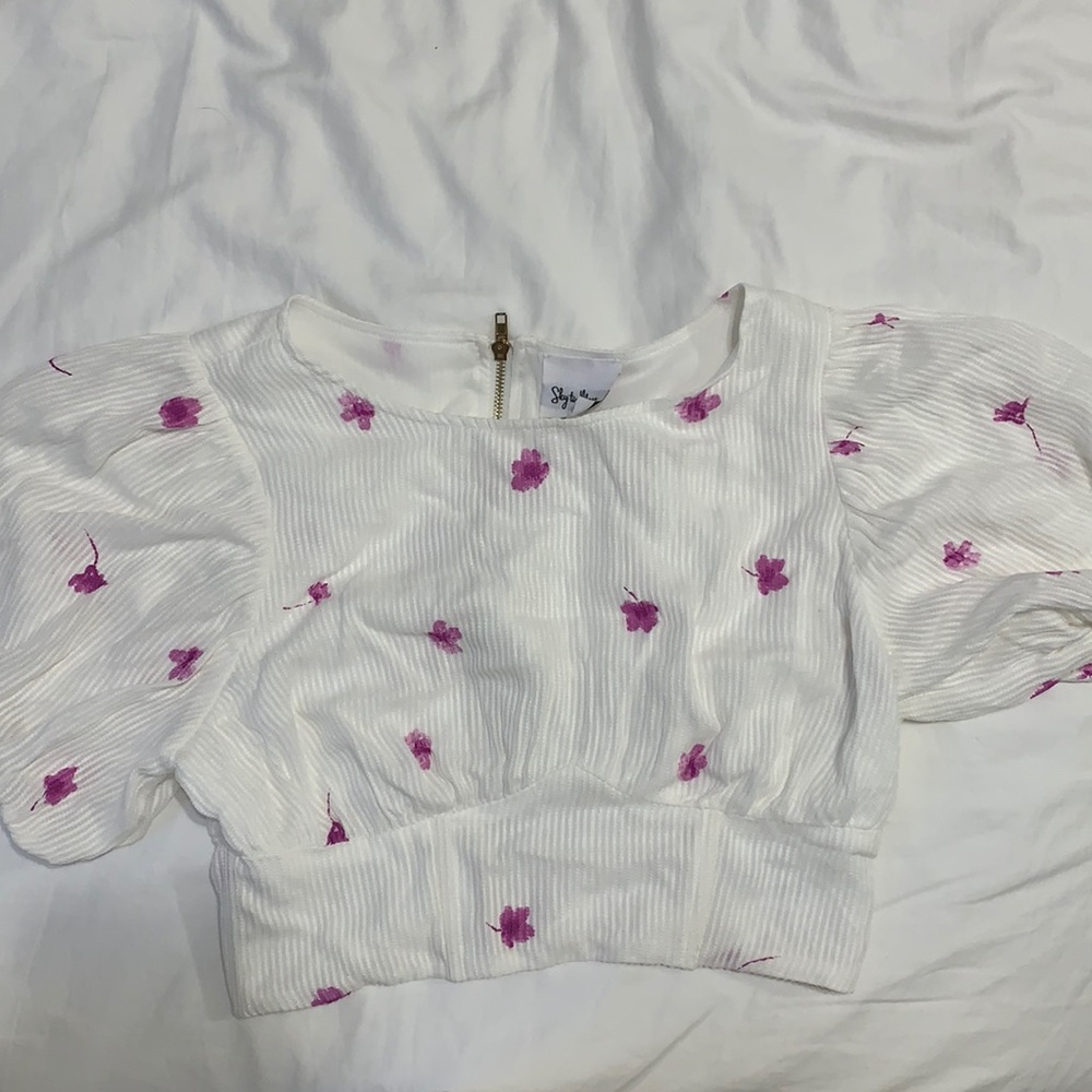 Cropped floral top with zipper back
